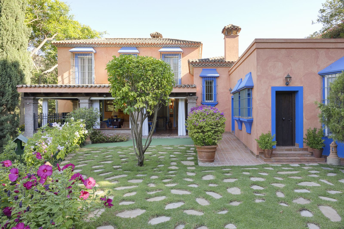 6 Bed Townhouse for sale in Benahavís Costa Del Sol, Málaga, Spain
