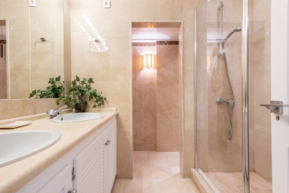 3 Bed Apartment for sale in El Presidente Costa Del Sol, Málaga, Spain
