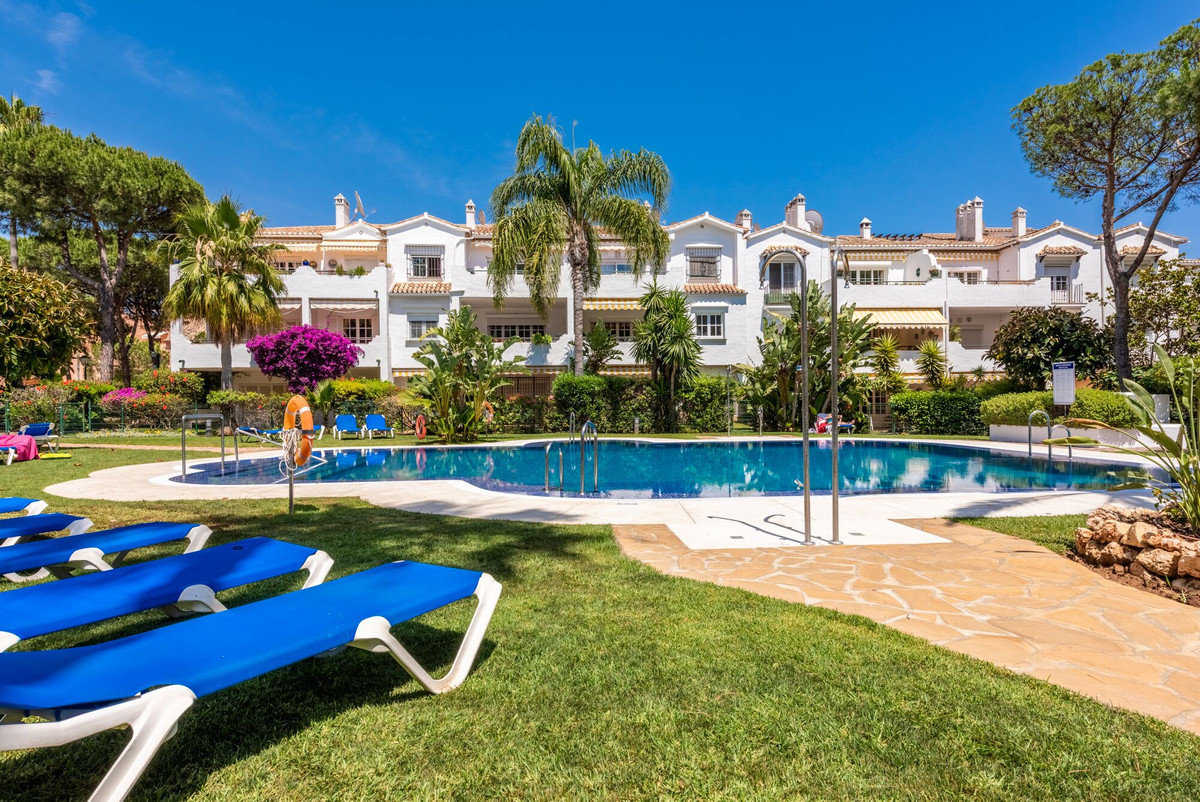 3 Bed Apartment for sale in El Presidente Costa Del Sol, Málaga, Spain