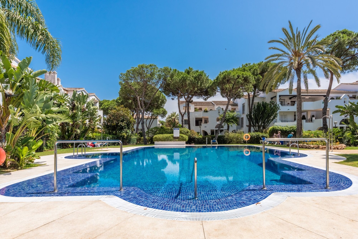 3 Bed Apartment for sale in El Presidente Costa Del Sol, Málaga, Spain