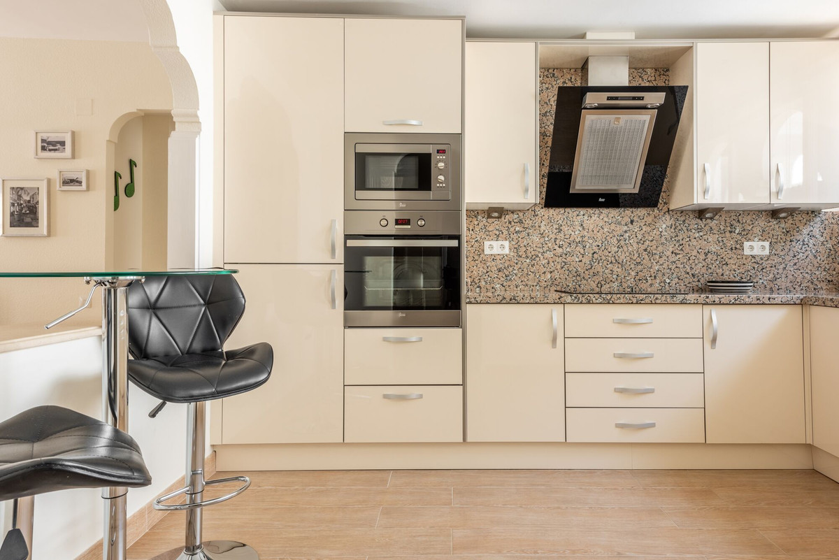 3 Bed Apartment for sale in El Presidente Costa Del Sol, Málaga, Spain