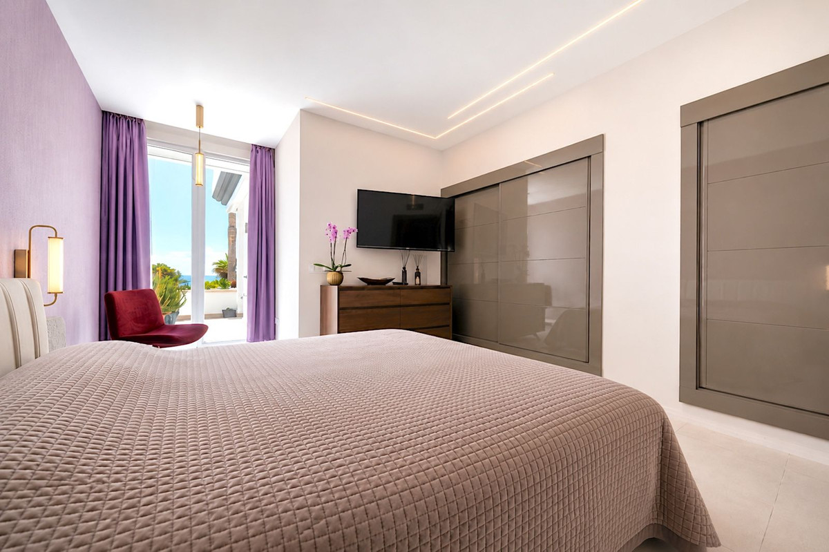 2 Bed Apartment for sale in New Golden Mile Costa Del Sol, Málaga, Spain