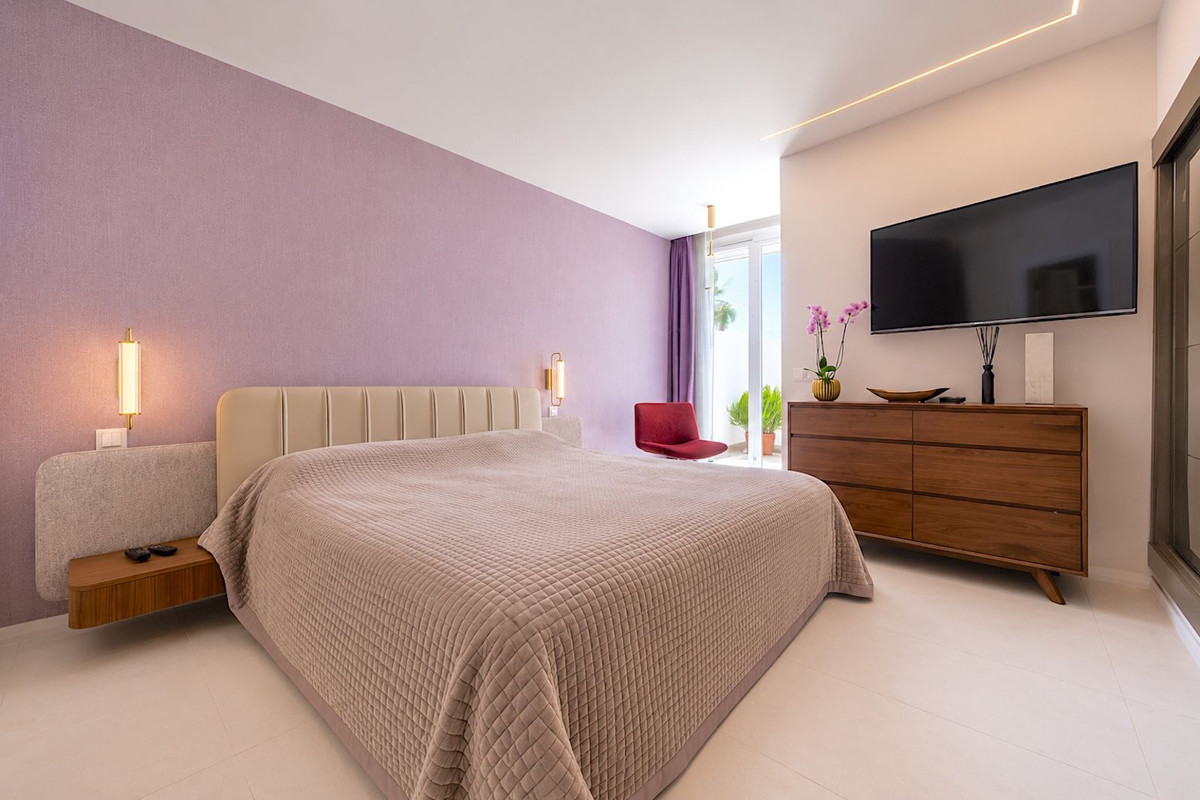 2 Bed Apartment for sale in New Golden Mile Costa Del Sol, Málaga, Spain