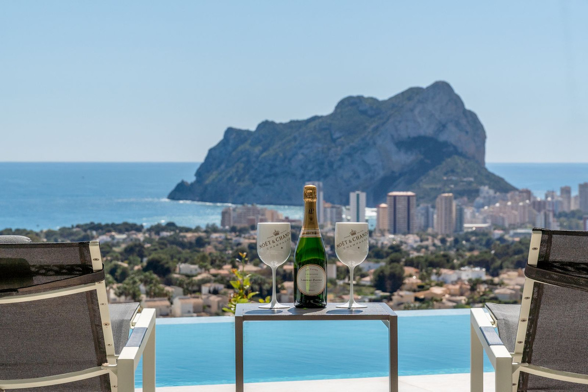 4 Bed Townhouse for sale in Calpe Costa Blanca, Alicante, Spain