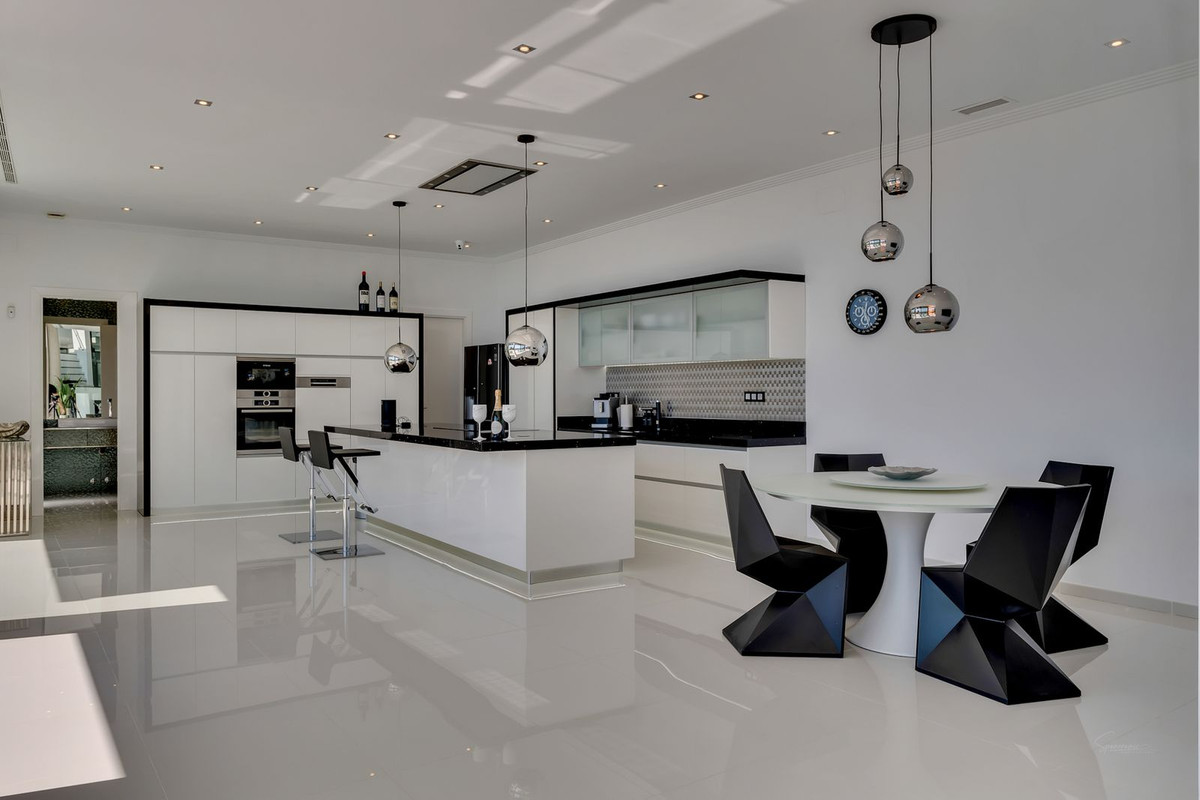 4 Bed Townhouse for sale in Calpe Costa Blanca, Alicante, Spain