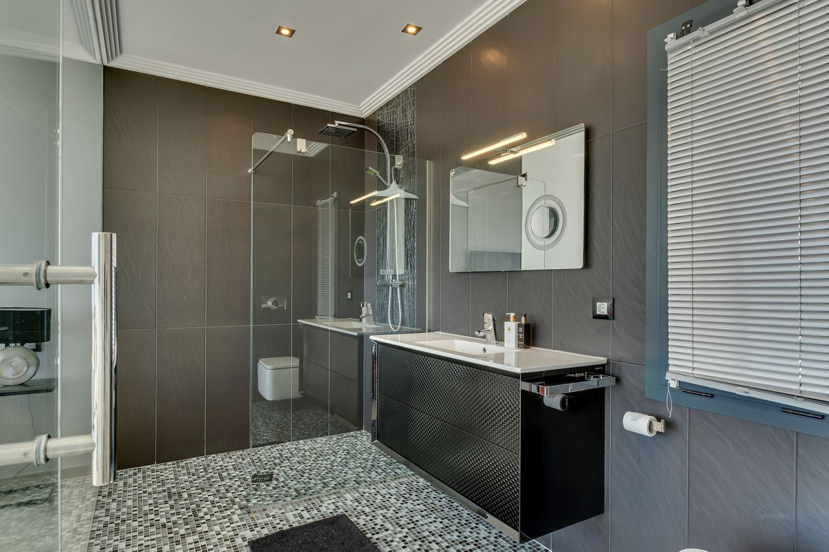 4 Bed Townhouse for sale in Calpe Costa Blanca, Alicante, Spain