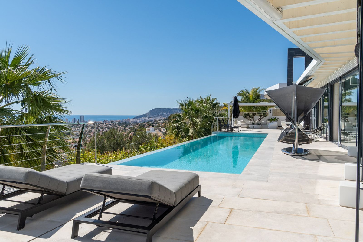 4 Bed Townhouse for sale in Calpe Costa Blanca, Alicante, Spain