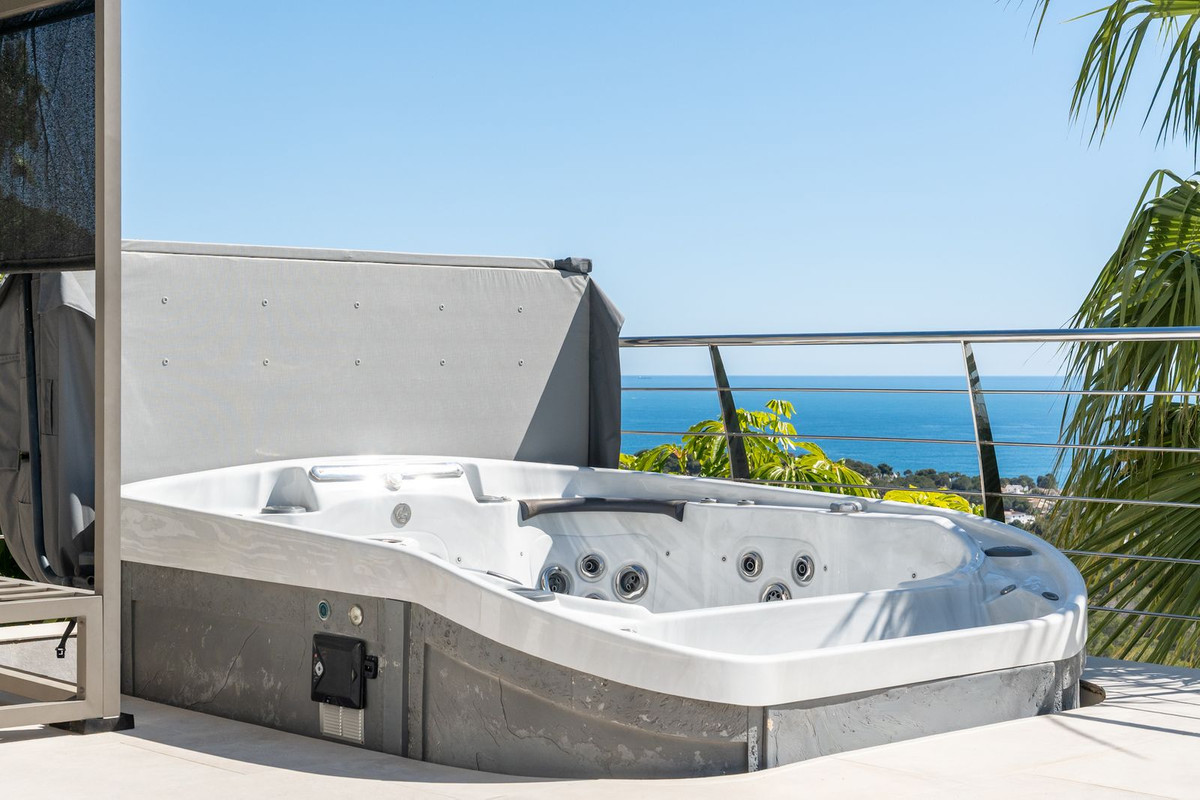 4 Bed Townhouse for sale in Calpe Costa Blanca, Alicante, Spain