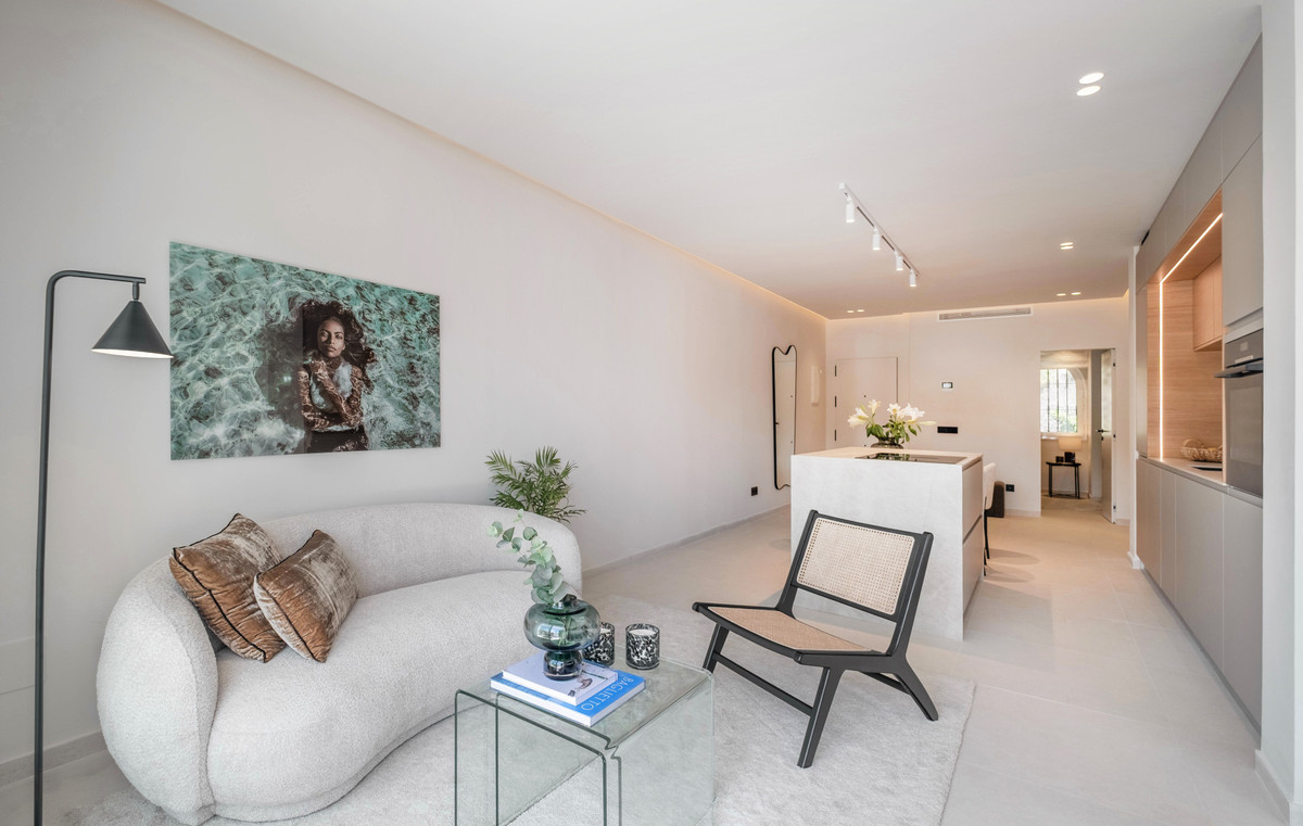 3 Bed Apartment for sale in La Quinta Costa Del Sol, Málaga, Spain