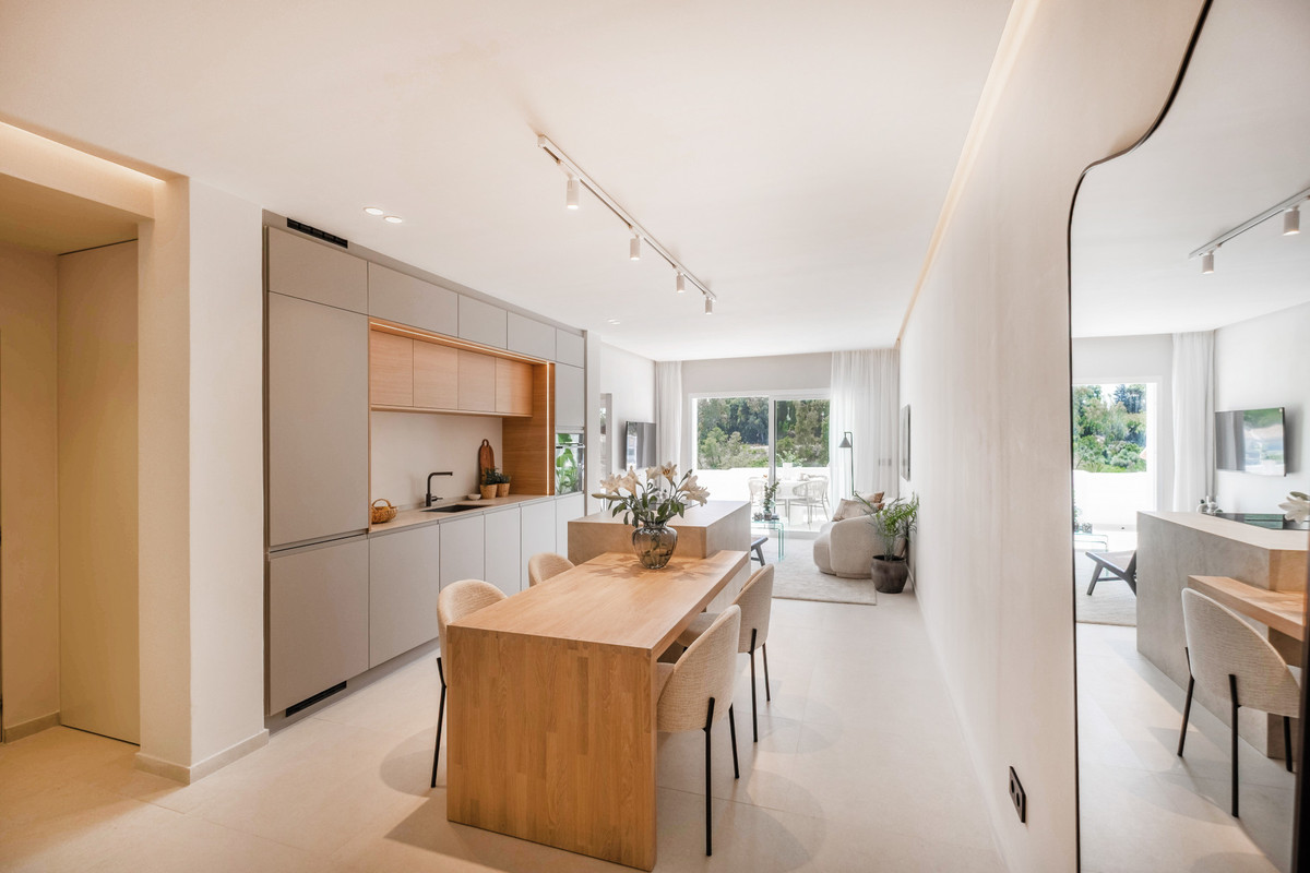 3 Bed Apartment for sale in La Quinta Costa Del Sol, Málaga, Spain