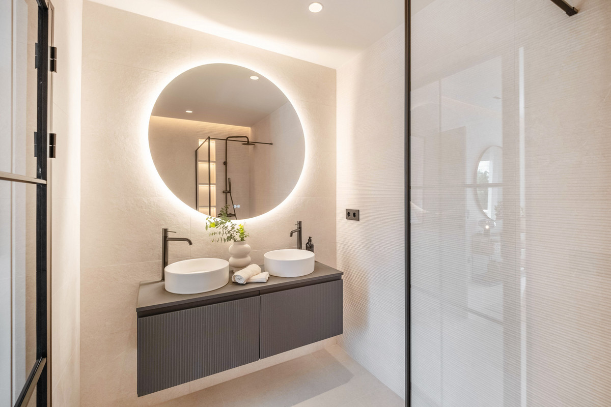 3 Bed Apartment for sale in La Quinta Costa Del Sol, Málaga, Spain