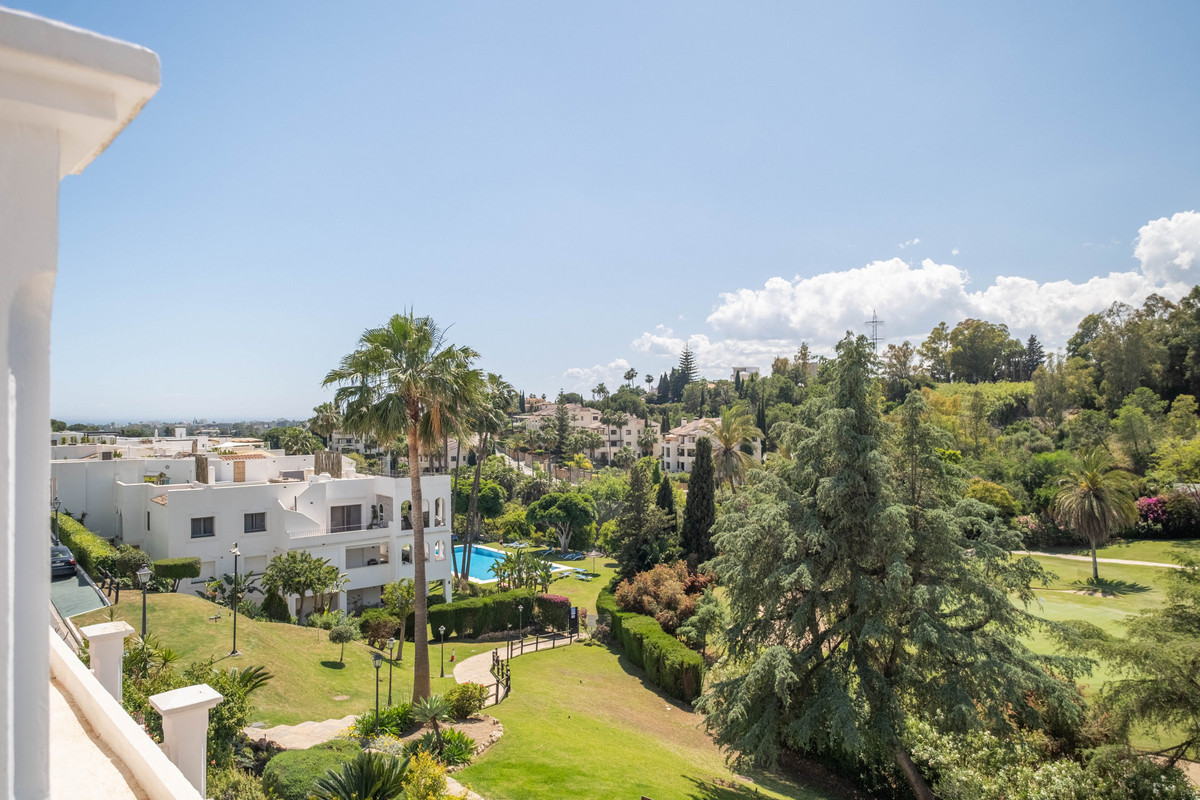 3 Bed Apartment for sale in La Quinta Costa Del Sol, Málaga, Spain