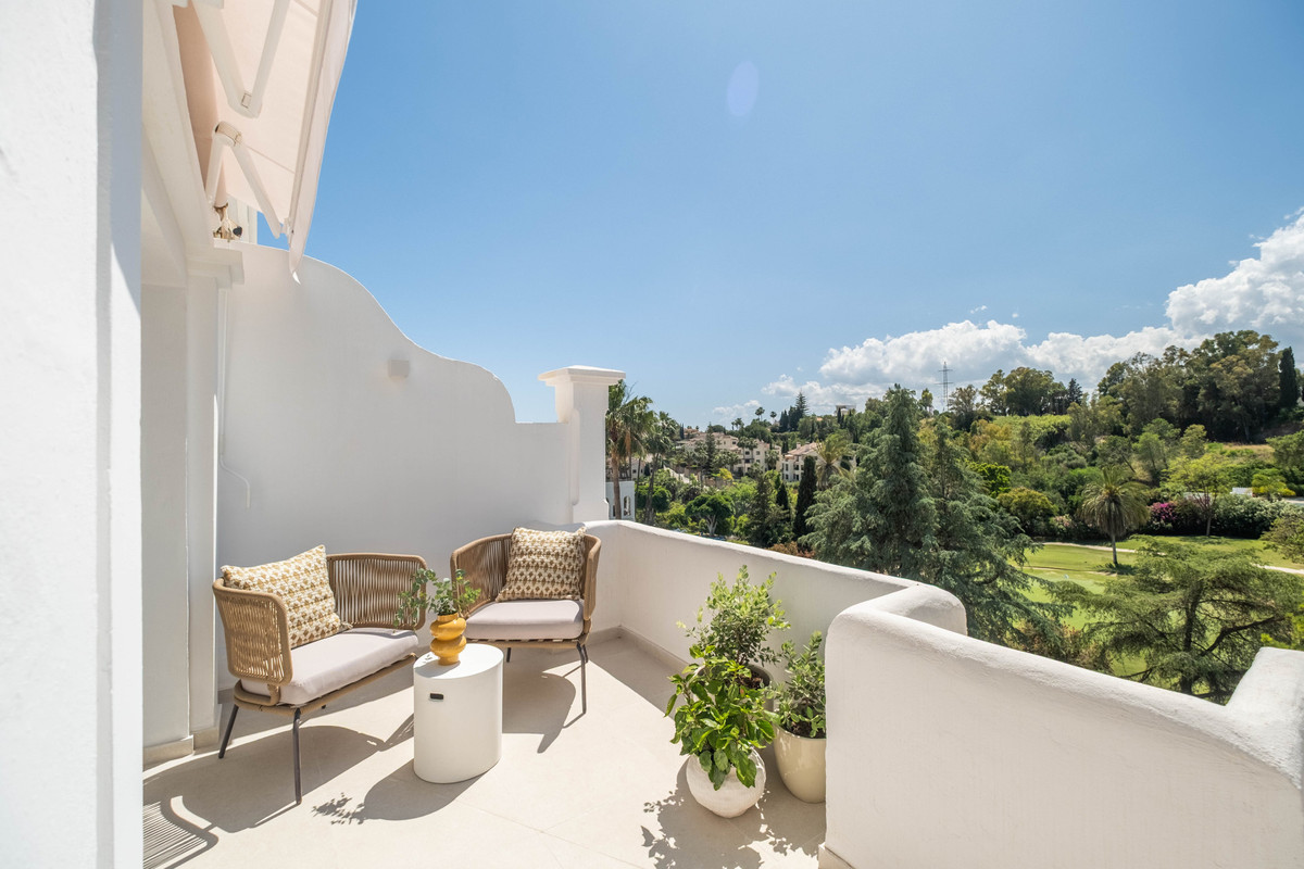 3 Bed Apartment for sale in La Quinta Costa Del Sol, Málaga, Spain
