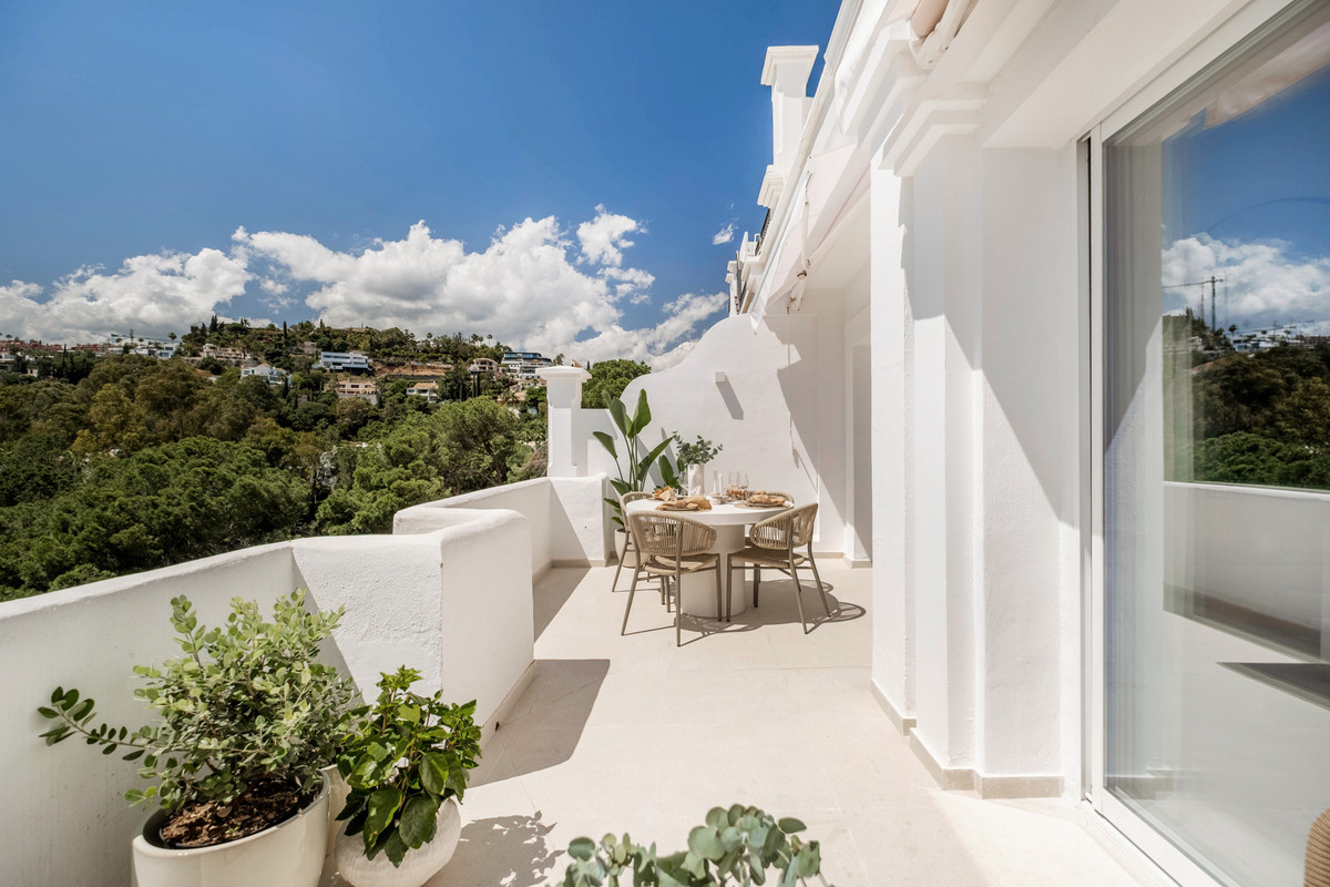 3 Bed Apartment for sale in La Quinta Costa Del Sol, Málaga, Spain