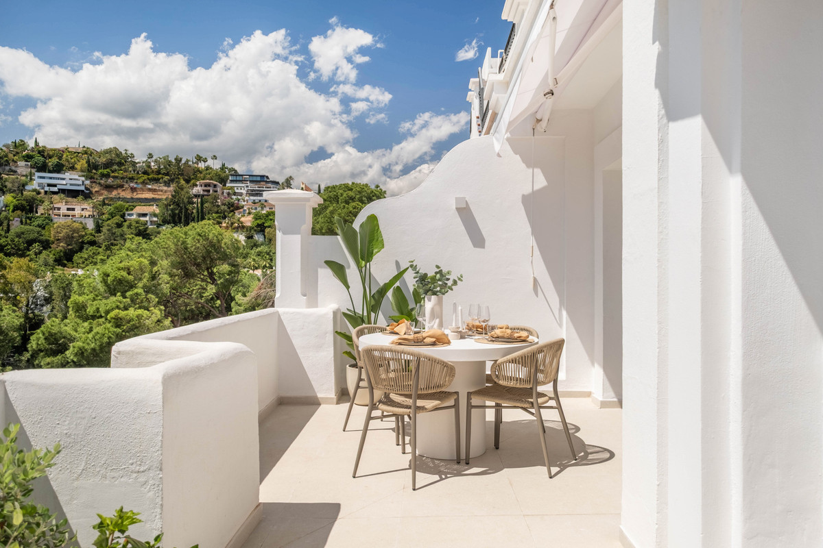 3 Bed Apartment for sale in La Quinta Costa Del Sol, Málaga, Spain