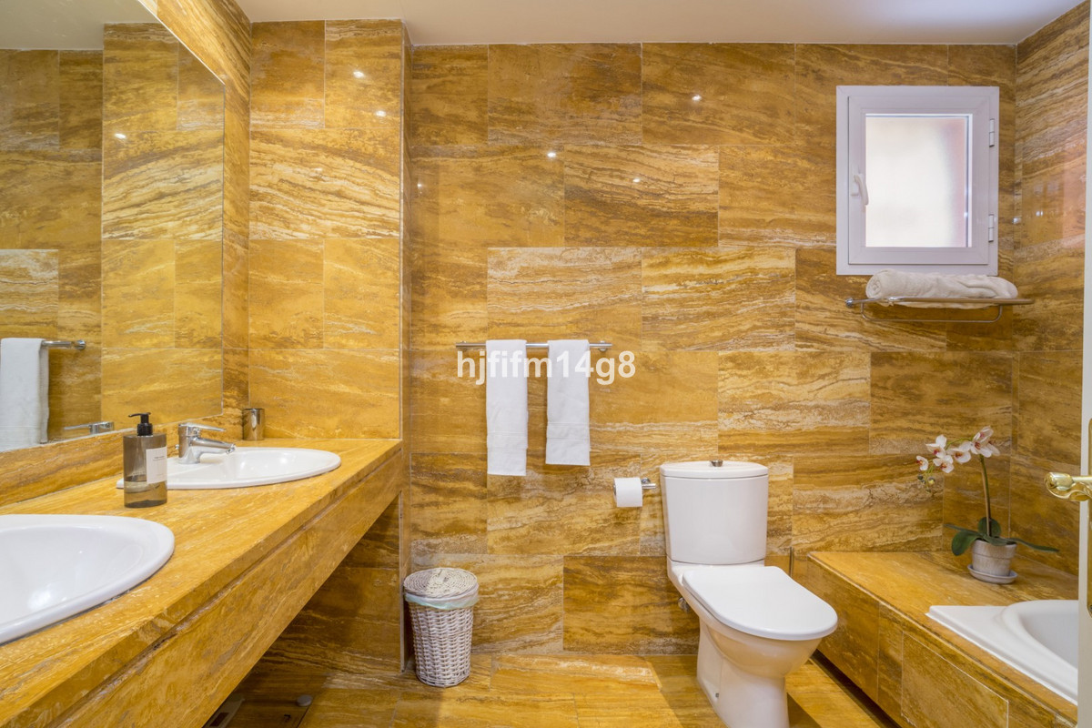 2 Bed Apartment for sale in Puerto Banús Costa Del Sol, Málaga, Spain