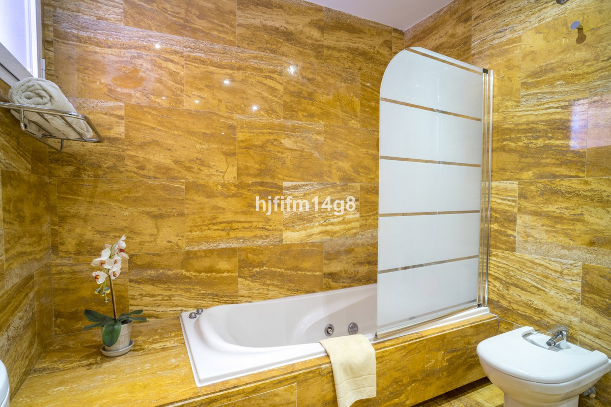 2 Bed Apartment for sale in Puerto Banús Costa Del Sol, Málaga, Spain