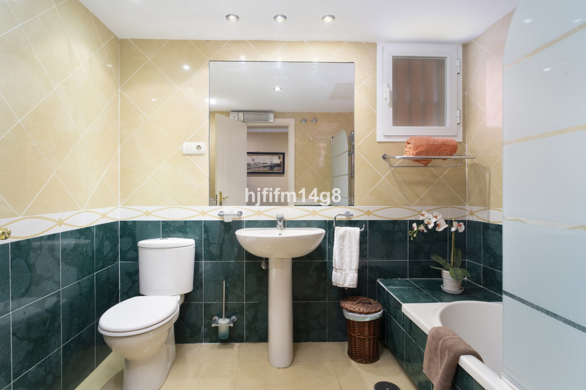 2 Bed Apartment for sale in Puerto Banús Costa Del Sol, Málaga, Spain