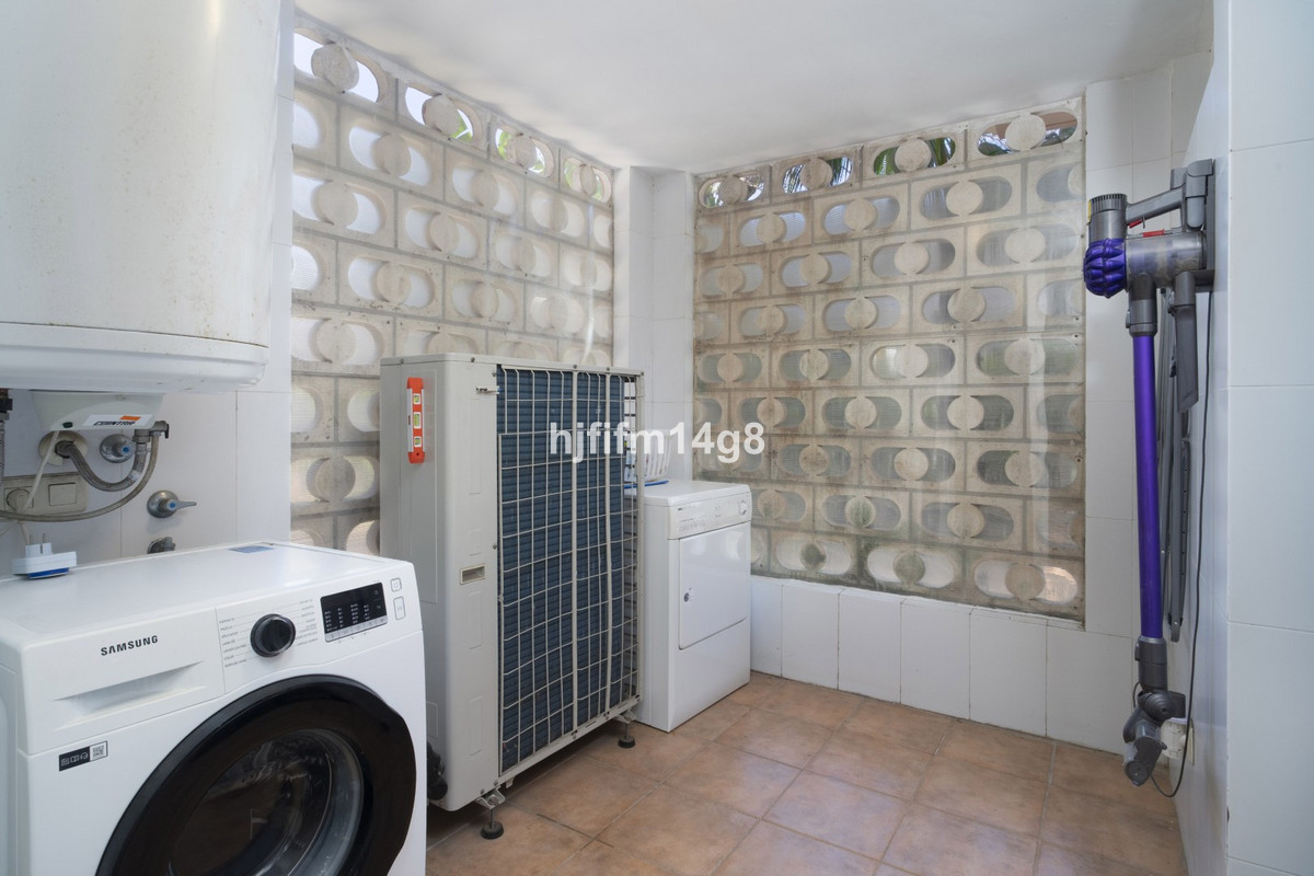 2 Bed Apartment for sale in Puerto Banús Costa Del Sol, Málaga, Spain