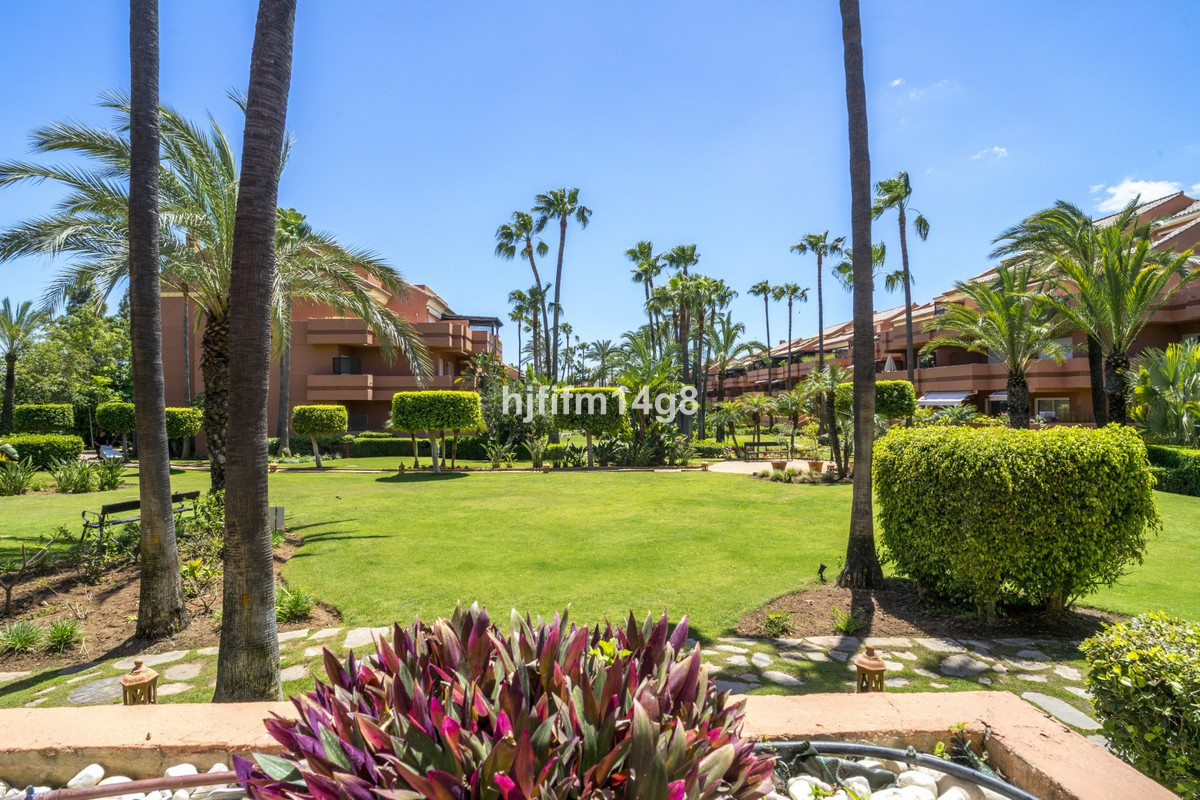 2 Bed Apartment for sale in Puerto Banús Costa Del Sol, Málaga, Spain