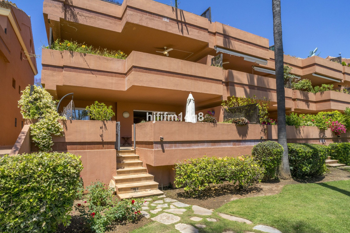 2 Bed Apartment for sale in Puerto Banús Costa Del Sol, Málaga, Spain