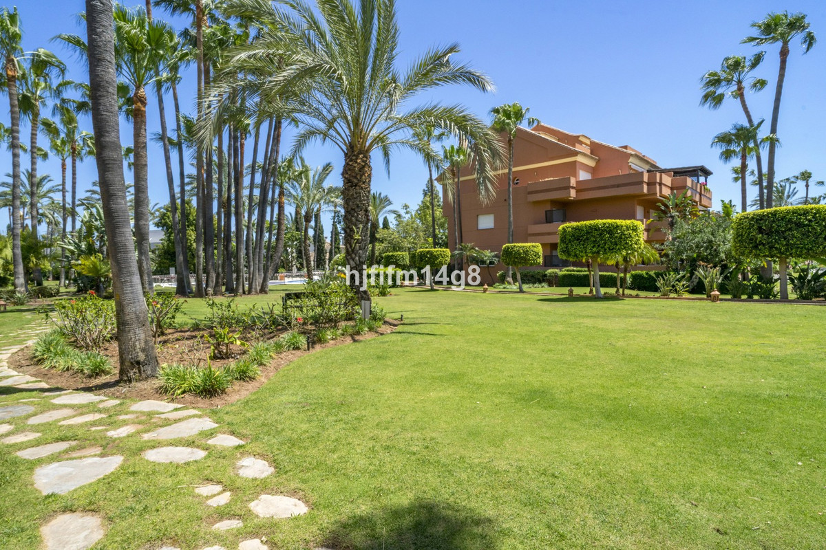 2 Bed Apartment for sale in Puerto Banús Costa Del Sol, Málaga, Spain