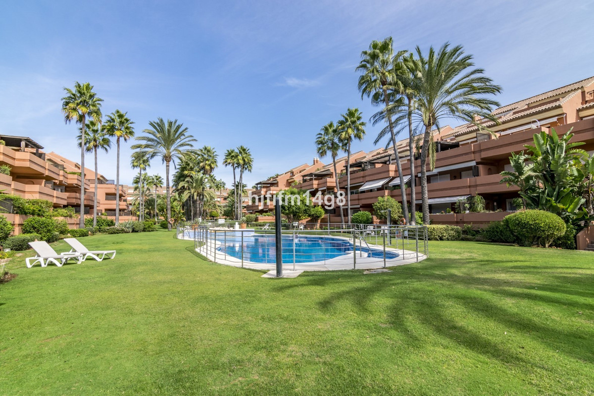 2 Bed Apartment for sale in Puerto Banús Costa Del Sol, Málaga, Spain