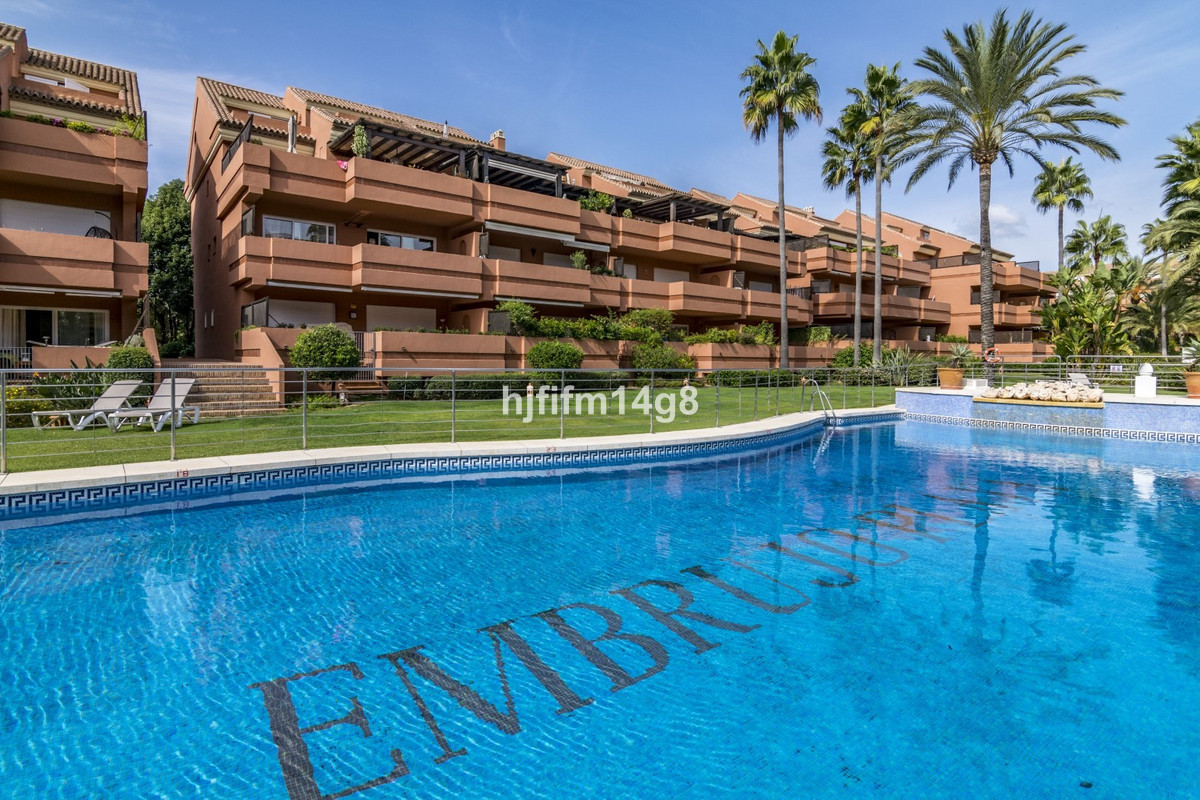 2 Bed Apartment for sale in Puerto Banús Costa Del Sol, Málaga, Spain