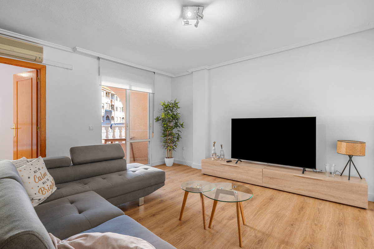 Se vende Apartamento Planta Media de 3 dormitorios en Costa Blanca, Alicante, España
