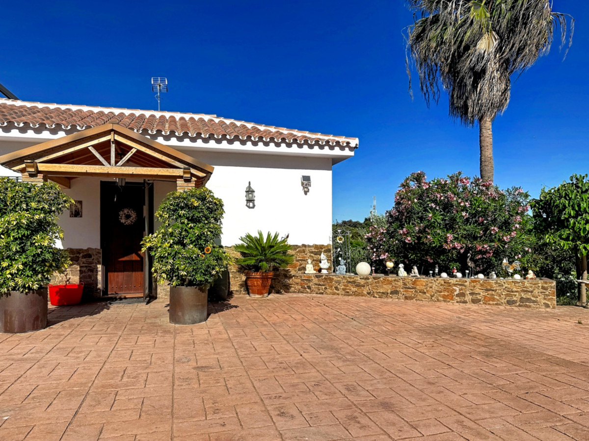 3 Bed Townhouse for sale in Estepona Costa Del Sol, Málaga, Spain