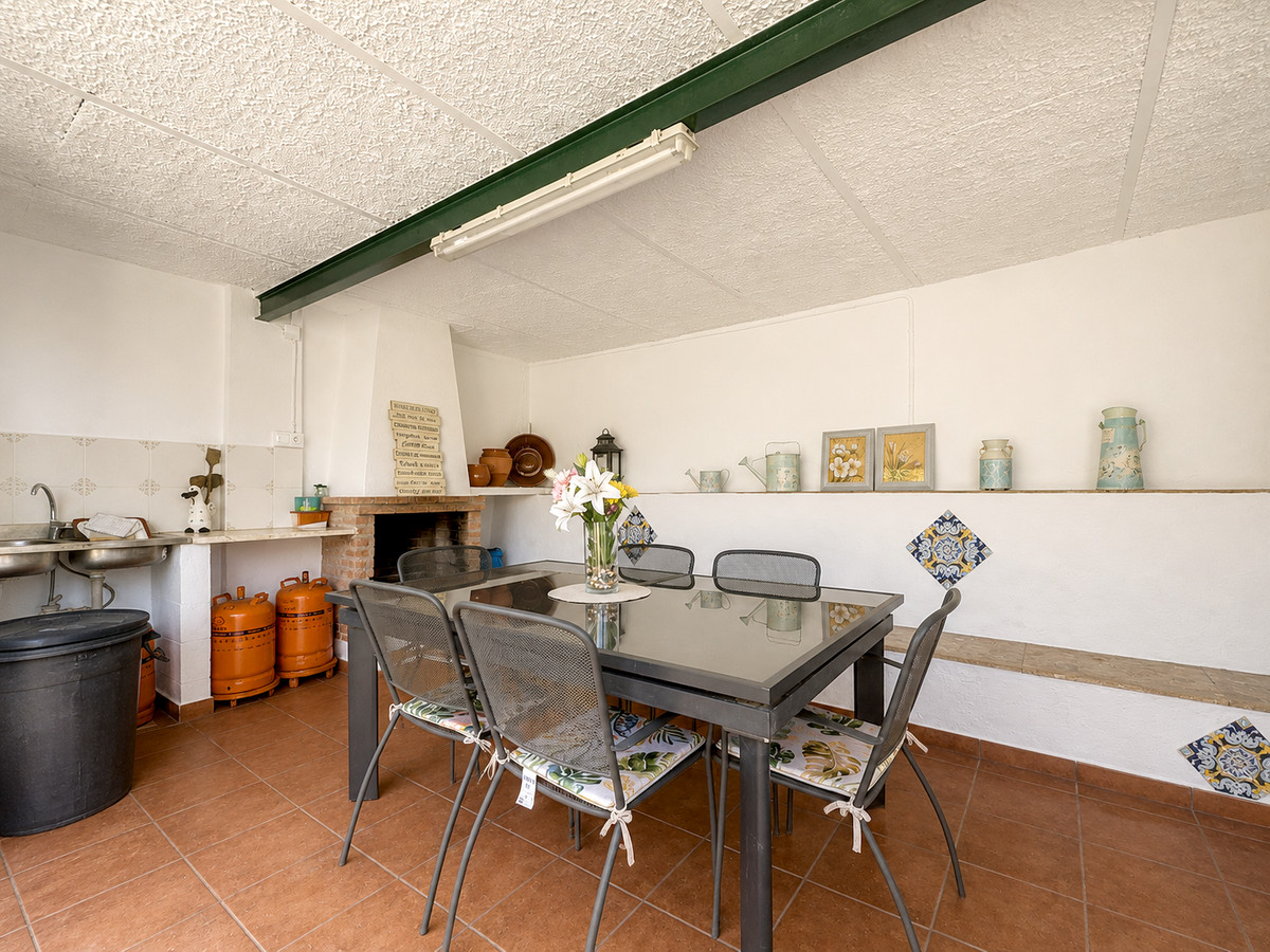 3 Bed Townhouse for sale in Estepona Costa Del Sol, Málaga, Spain