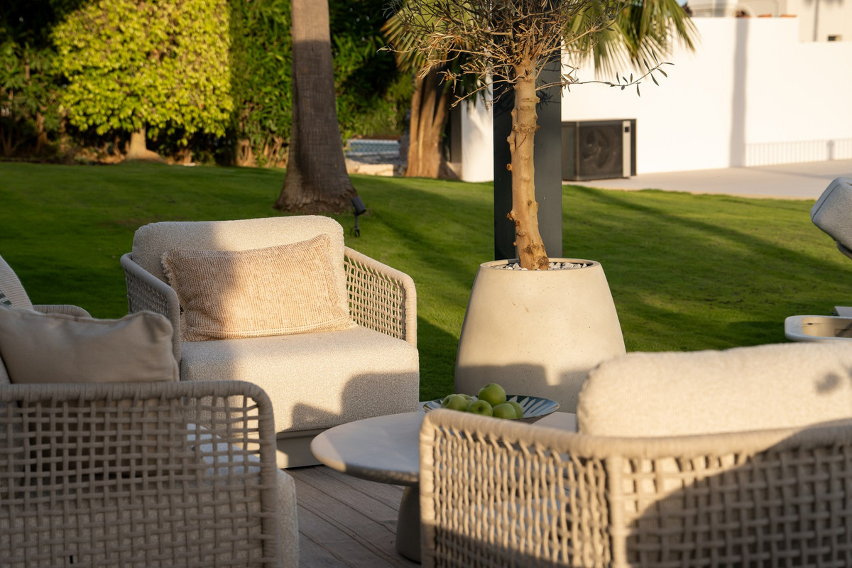 4 Bed Townhouse for sale in Benahavís Costa Del Sol, Málaga, Spain