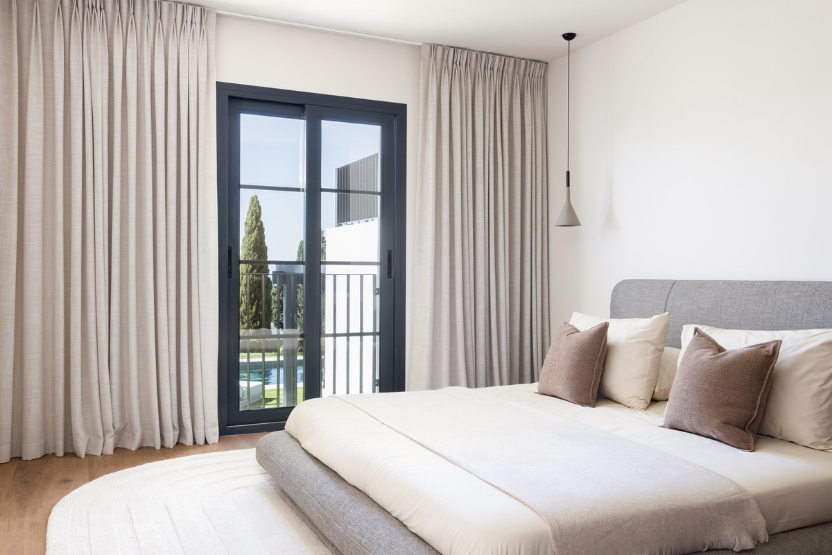 4 Bed Townhouse for sale in Benahavís Costa Del Sol, Málaga, Spain