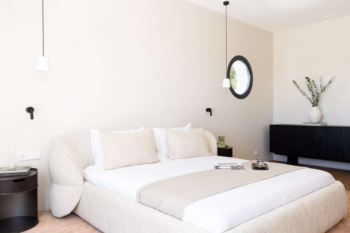 4 Bed Townhouse for sale in Benahavís Costa Del Sol, Málaga, Spain