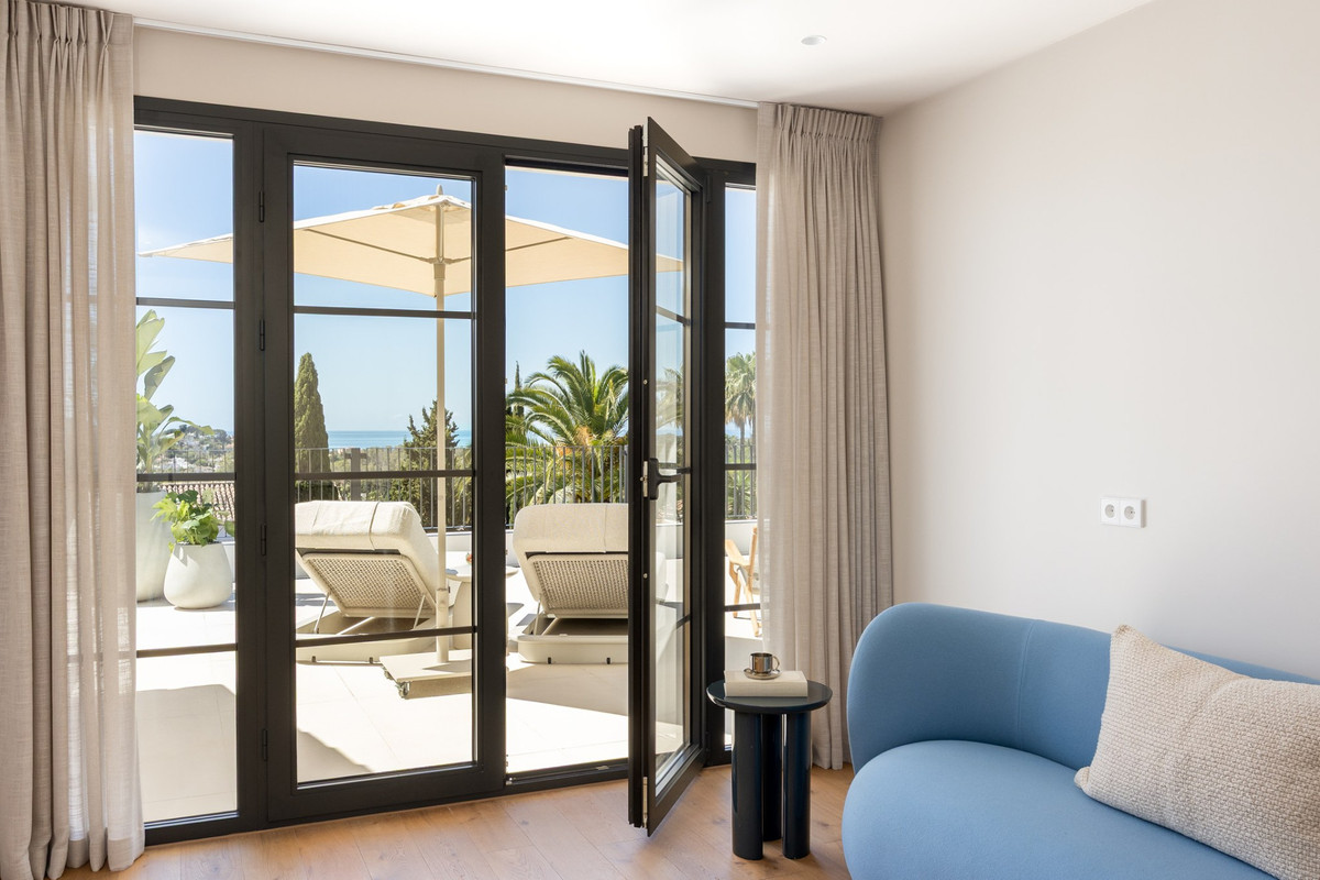 4 Bed Townhouse for sale in Benahavís Costa Del Sol, Málaga, Spain
