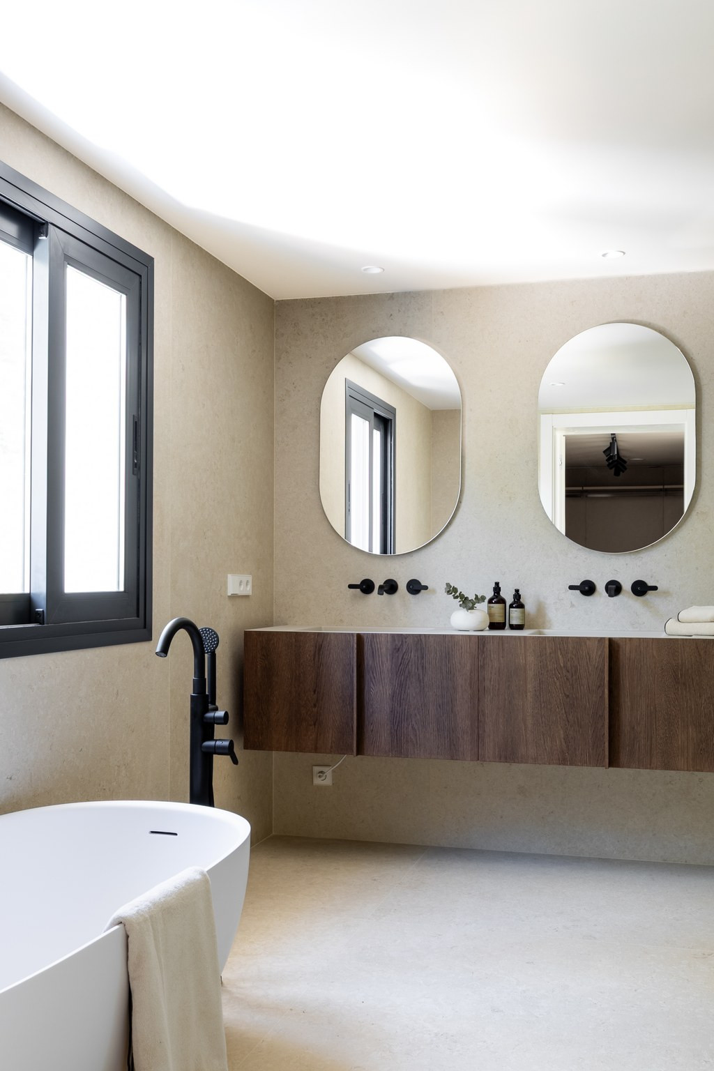 4 Bed Townhouse for sale in Benahavís Costa Del Sol, Málaga, Spain
