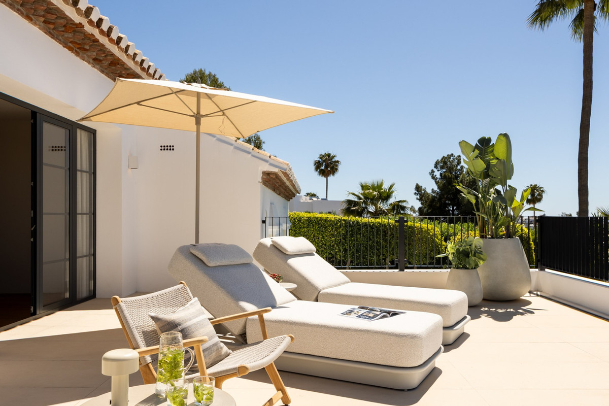 4 Bed Townhouse for sale in Benahavís Costa Del Sol, Málaga, Spain