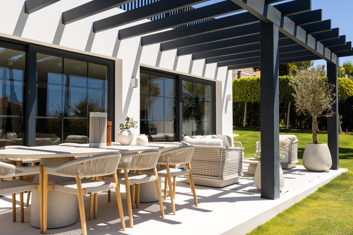 4 Bed Townhouse for sale in Benahavís Costa Del Sol, Málaga, Spain