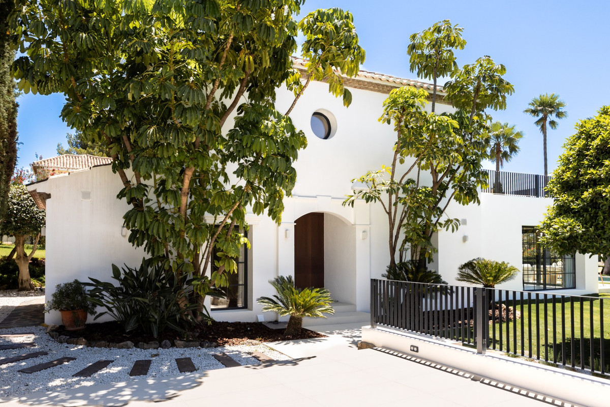 4 Bed Townhouse for sale in Benahavís Costa Del Sol, Málaga, Spain