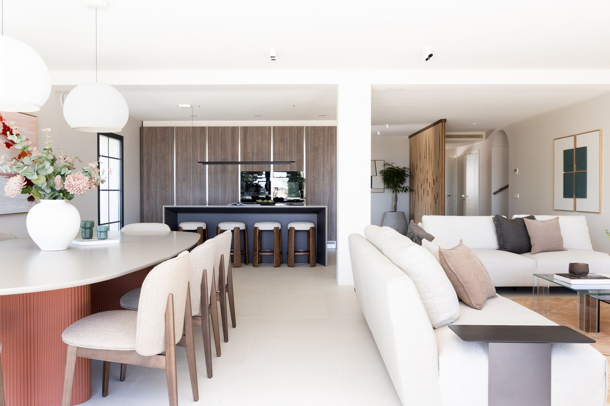 4 Bed Townhouse for sale in Benahavís Costa Del Sol, Málaga, Spain