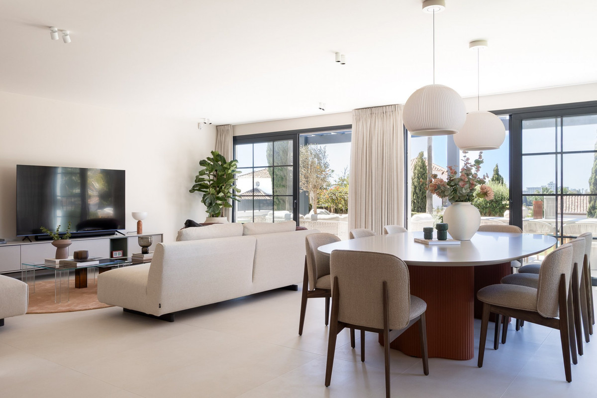 4 Bed Townhouse for sale in Benahavís Costa Del Sol, Málaga, Spain