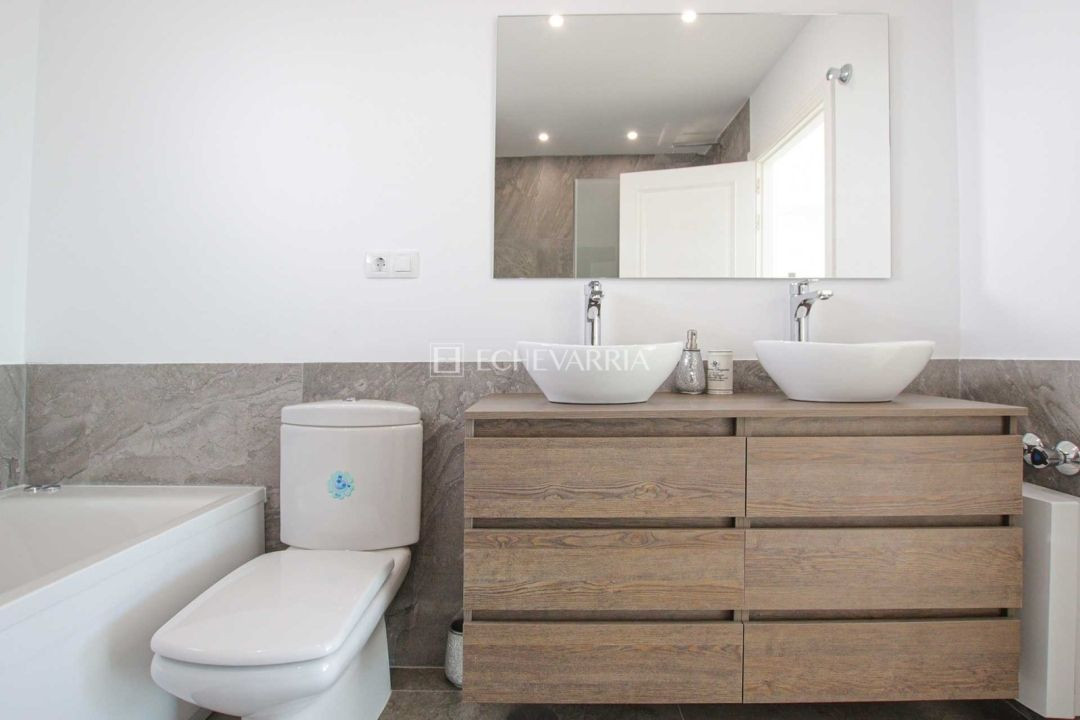Se vende Adosada de 4 dormitorios en Costa Del Sol, Málaga, España