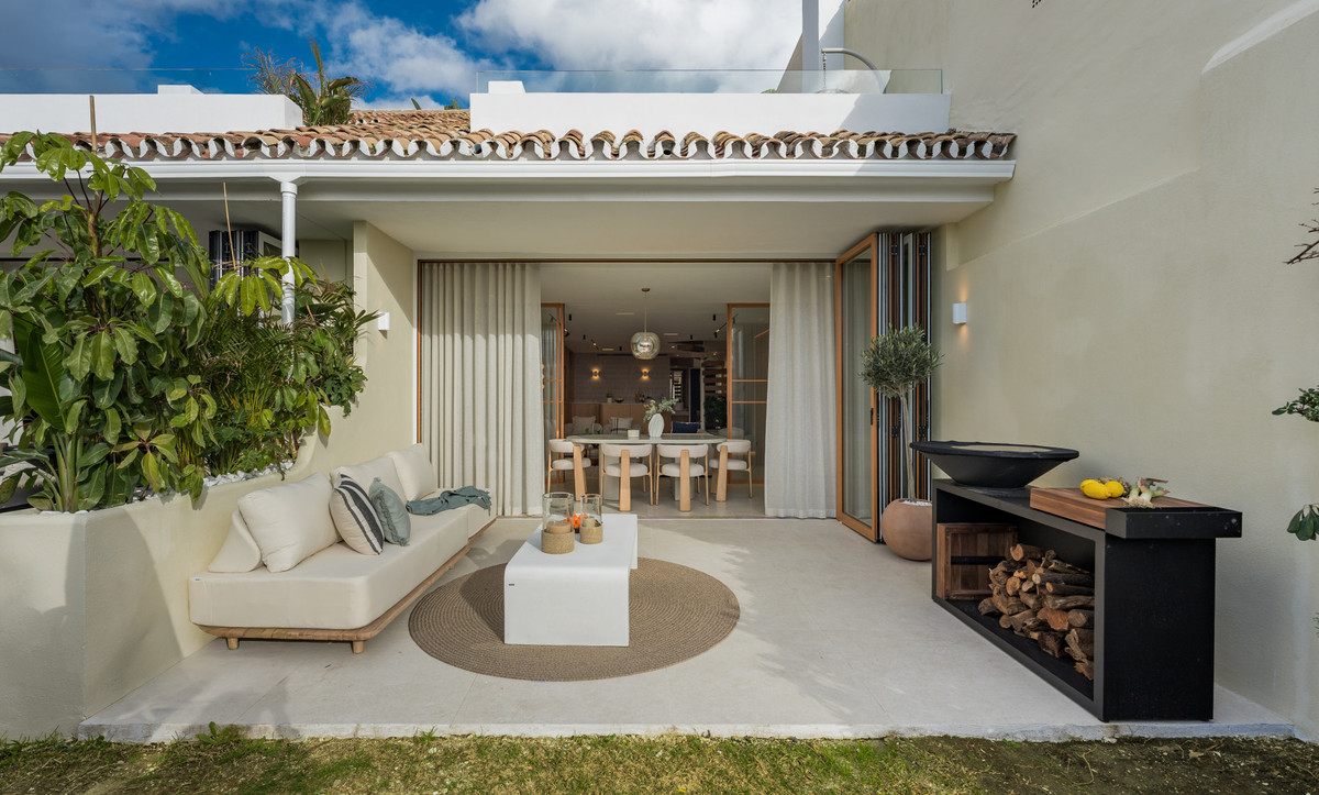 4 Bed Townhouse for sale in Nueva Andalucía Costa Del Sol, Málaga, Spain