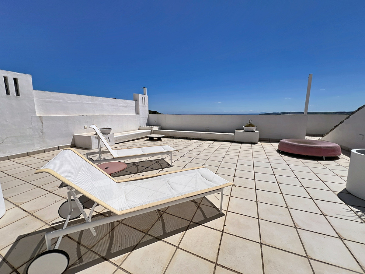3 Bed Apartment for sale in Casares Costa Del Sol, Málaga, Spain