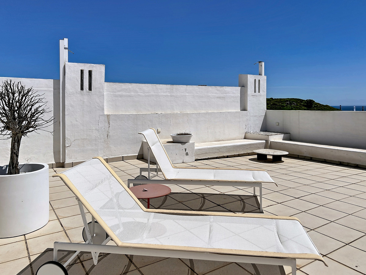 3 Bed Apartment for sale in Casares Costa Del Sol, Málaga, Spain