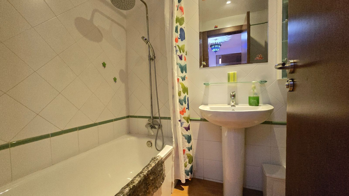 Se vende Apartamento Planta Baja de 3 dormitorios en Costa Del Sol, Málaga, España