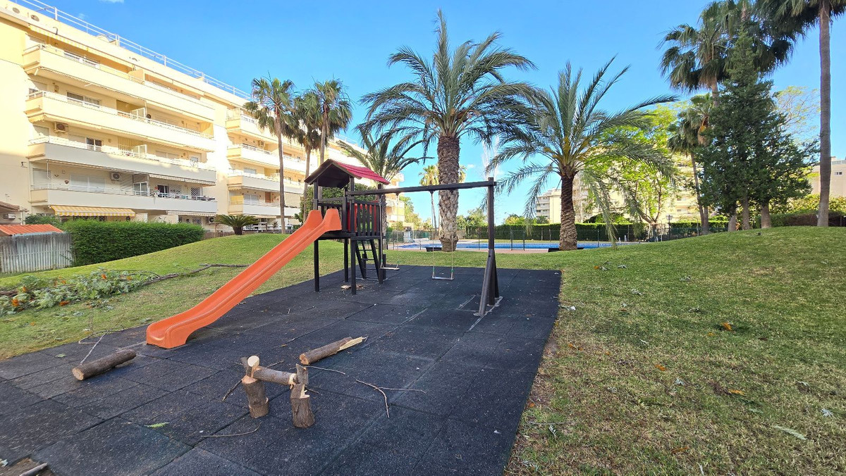 Se vende Apartamento Planta Baja de 3 dormitorios en Costa Del Sol, Málaga, España