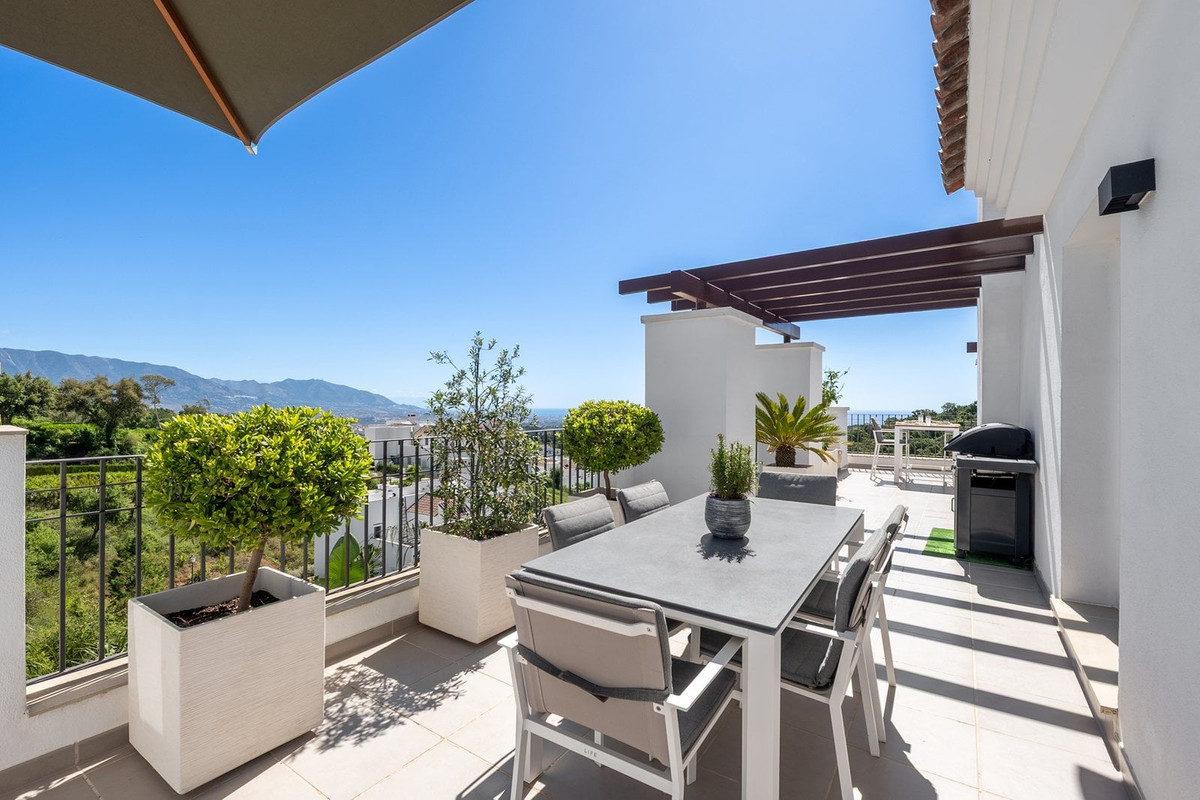 3 Bed Apartment for sale in Marbella Costa Del Sol, Málaga, Spain