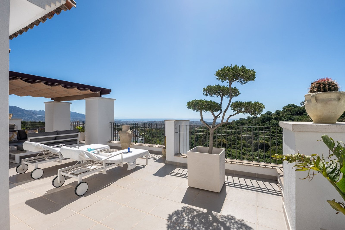 3 Bed Apartment for sale in Marbella Costa Del Sol, Málaga, Spain