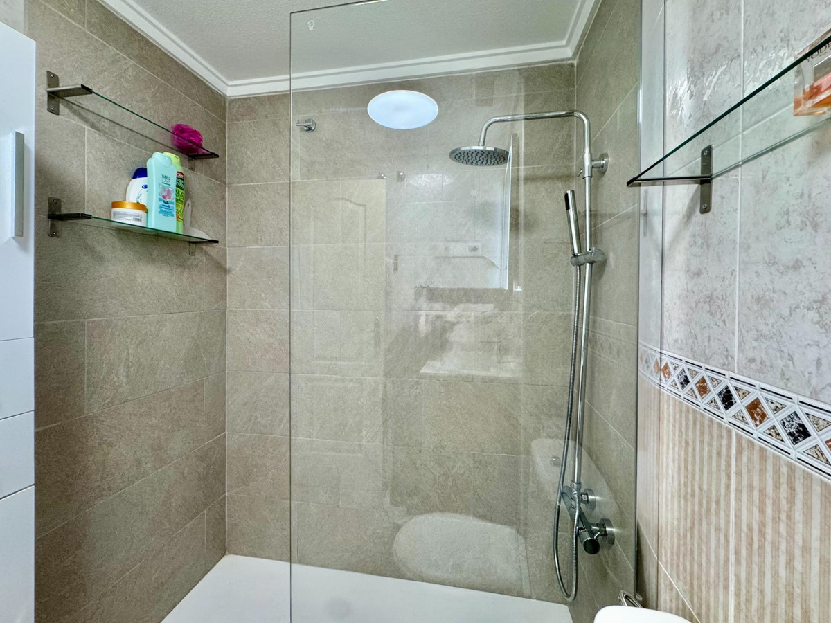 Se vende Apartamento Planta Media de 2 dormitorios en Costa Blanca, Alicante, España